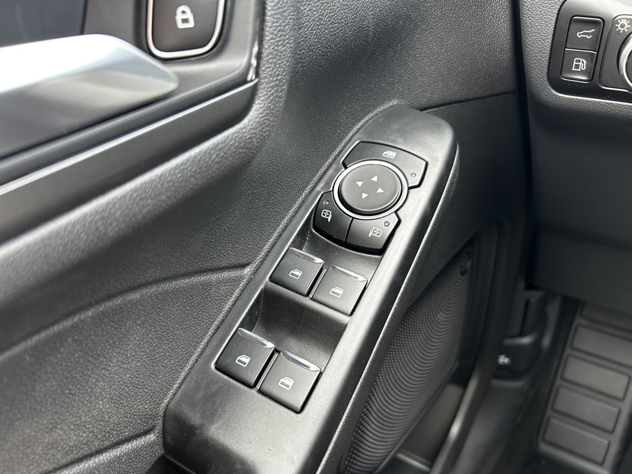 2025 Ford Escape PHEV Main Image