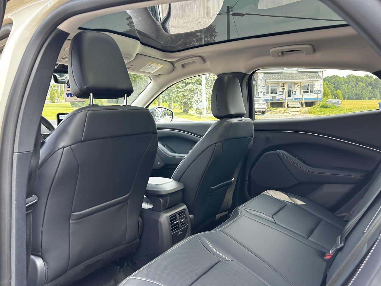 2025 Ford Mustang Mach-E PREMIUM AWD Main Image