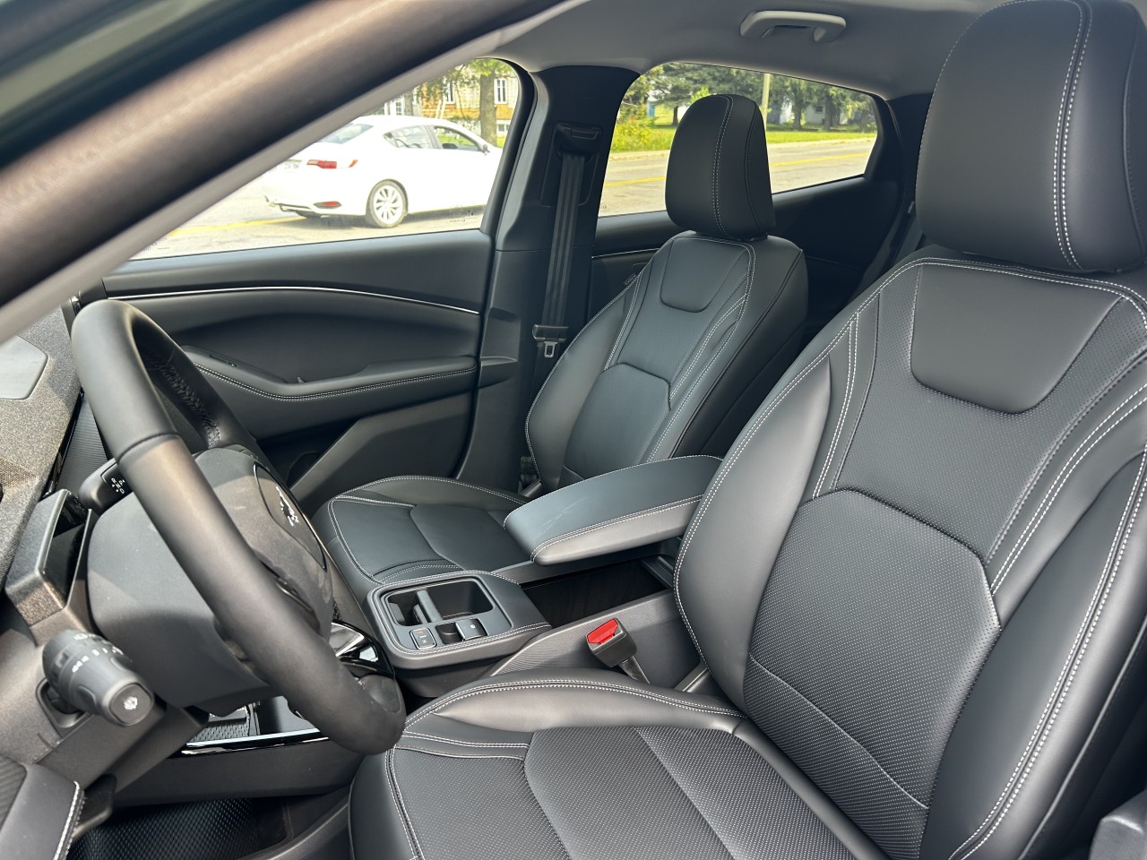 2025 Ford Mustang Mach-E PREMIUM AWD Main Image