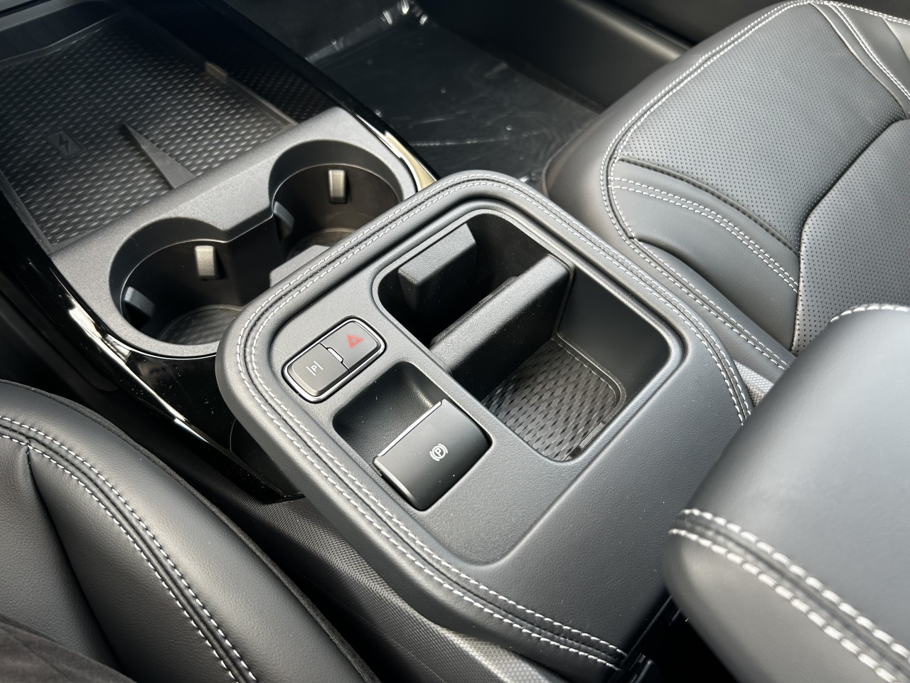 2025 Ford Mustang Mach-E PREMIUM AWD Main Image