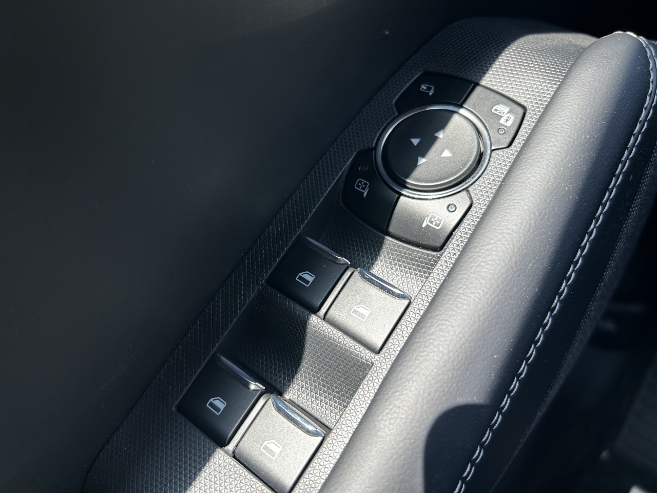 2025 Ford Mustang Mach-E PREMIUM Main Image