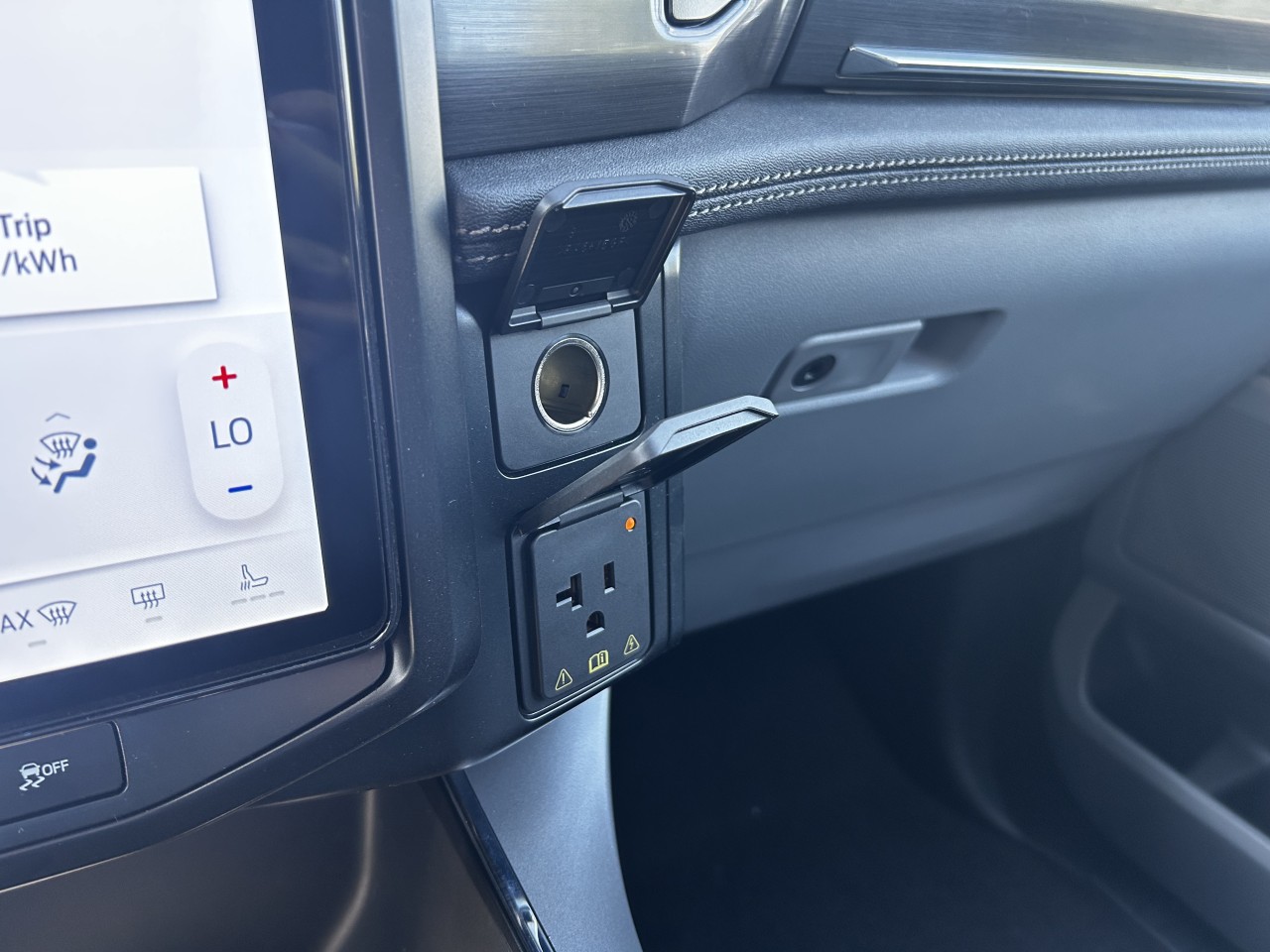 2025 Ford F-150 Lightning FLASH Main Image