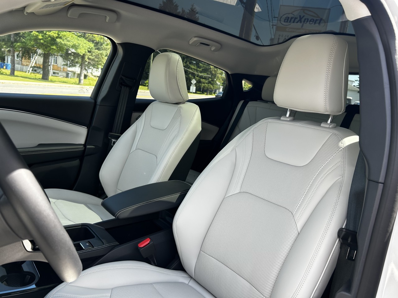 2025 Ford Mustang Mach-E PREMIUM AWD Main Image