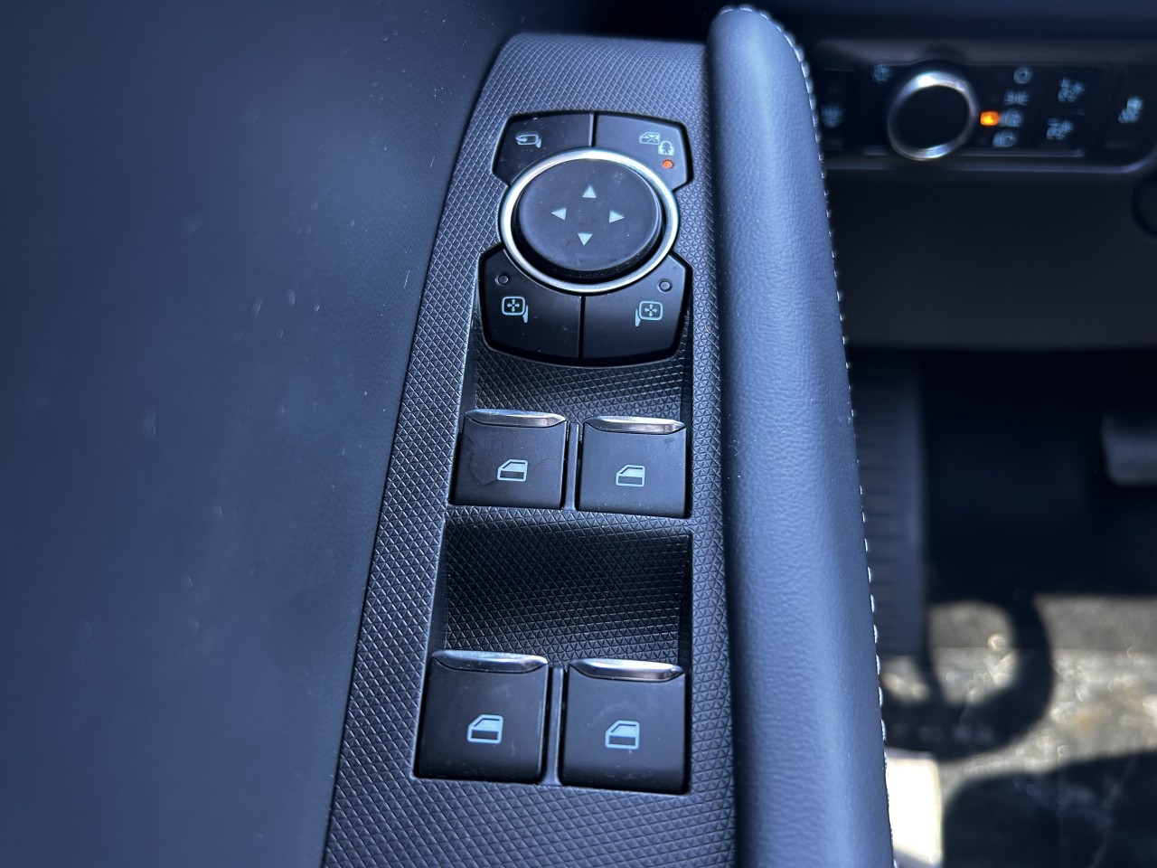2025 Ford Mustang Mach-E PREMIUM AWD Main Image