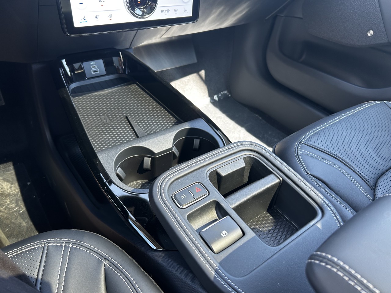 2025 Ford Mustang Mach-E PREMIUM AWD Main Image