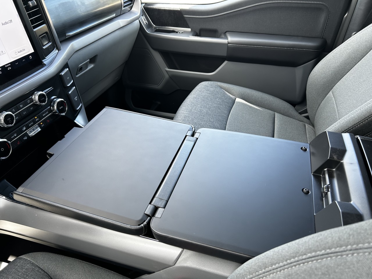 2024 Ford F-150 Lightning XLT 4x4 Main Image