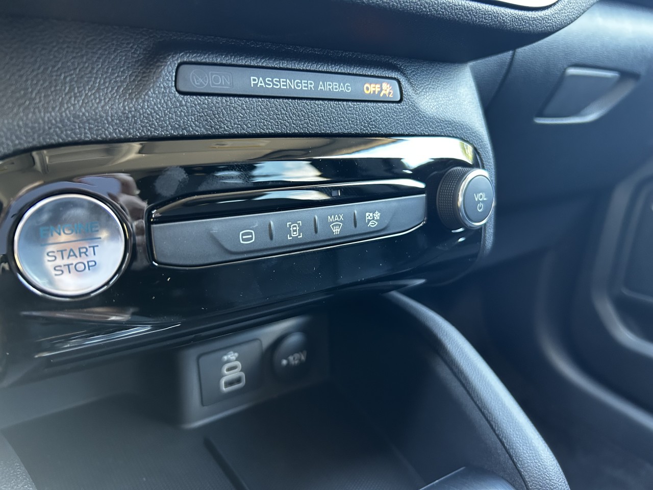 2025 Ford Escape PHEV Main Image