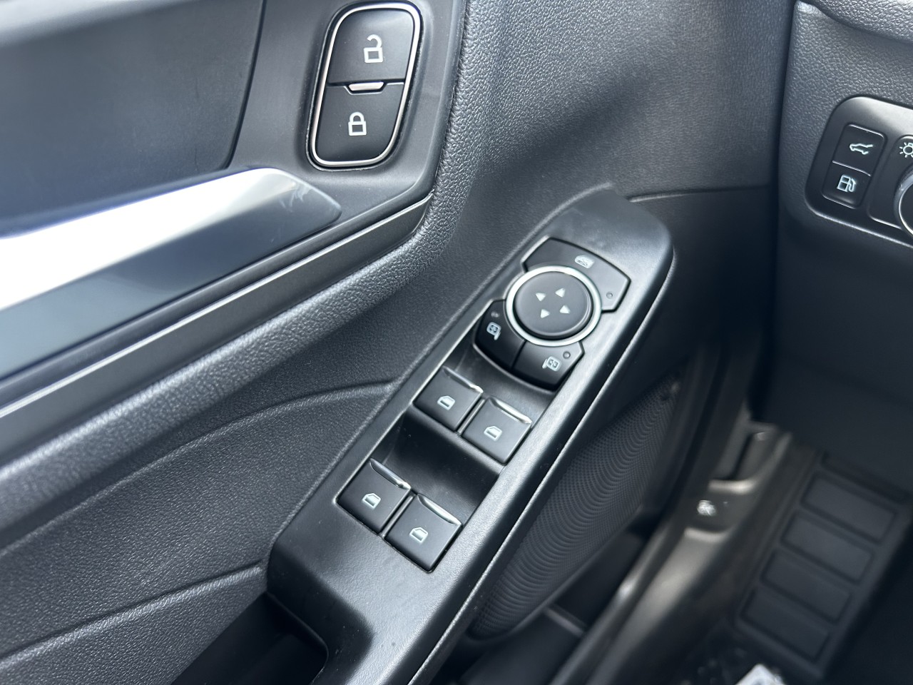 2025 Ford Escape PHEV Main Image