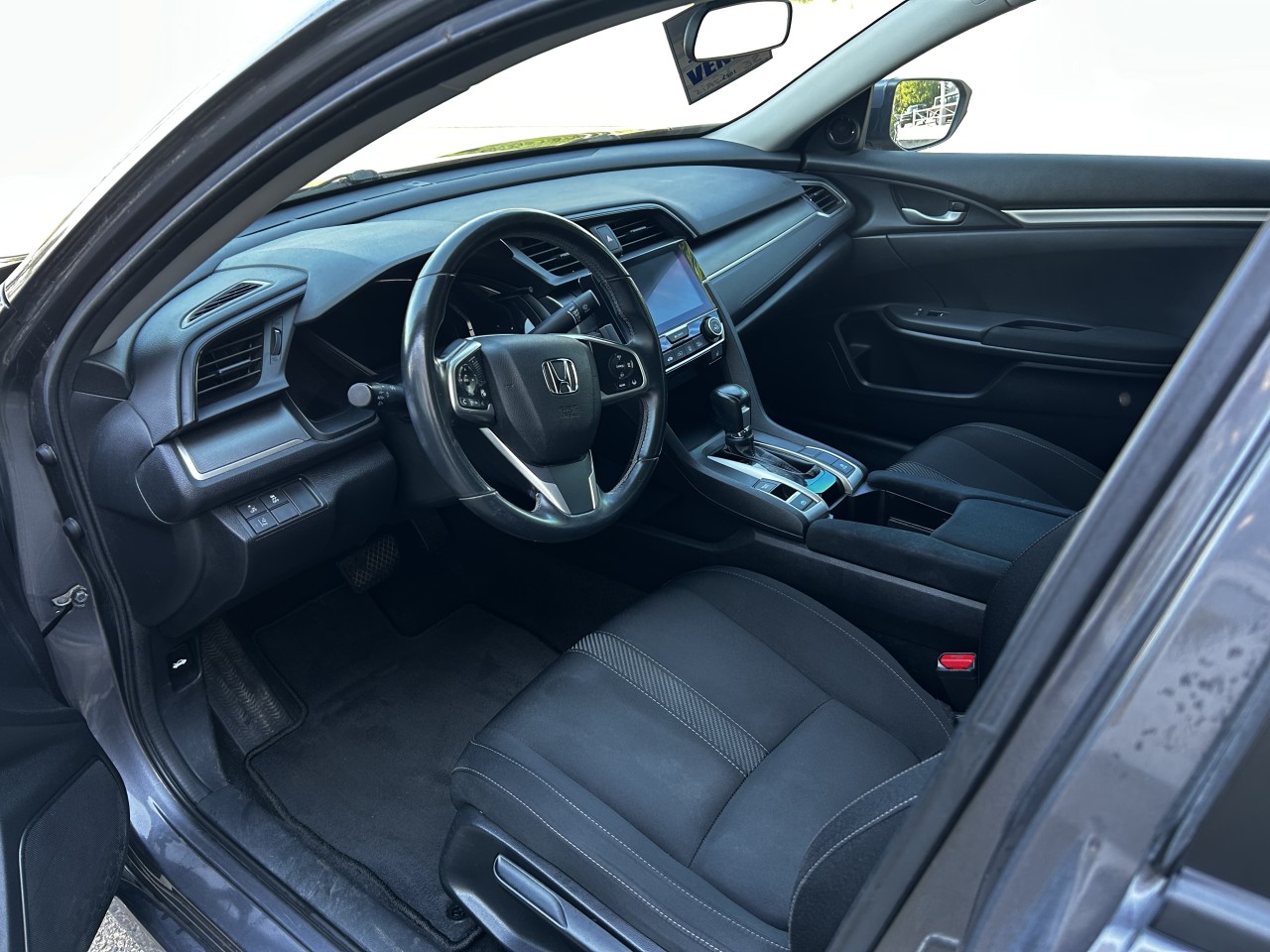 2018 Honda Civic SE Main Image