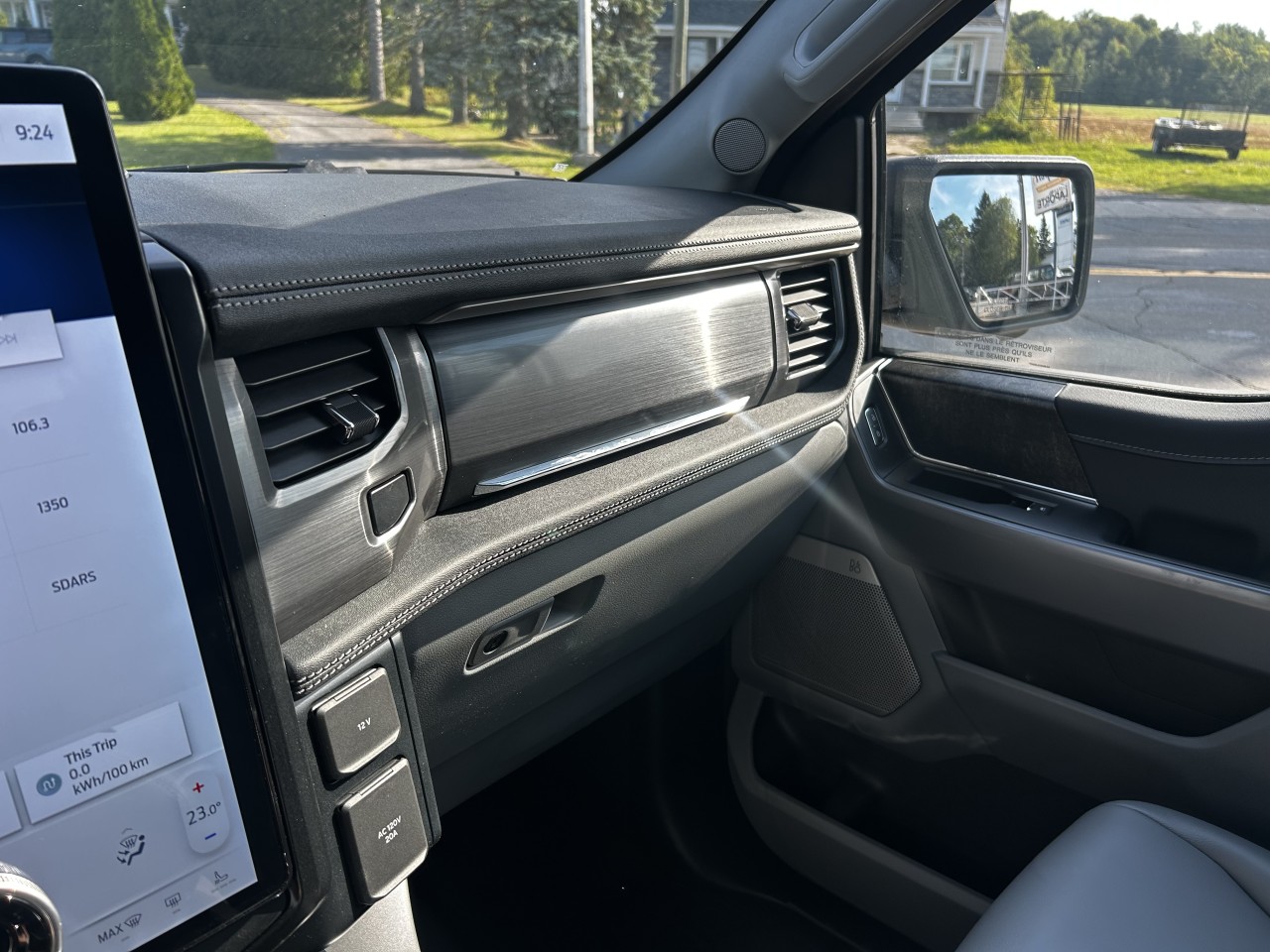 2025 Ford F-150 Lightning FLASH Main Image