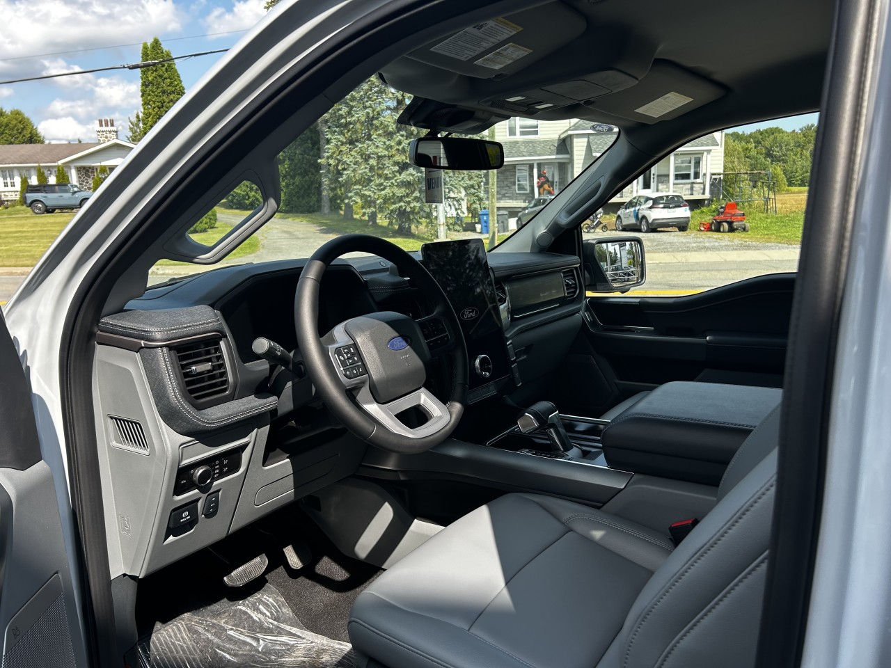 2025 Ford F-150 Lightning FLASH Main Image