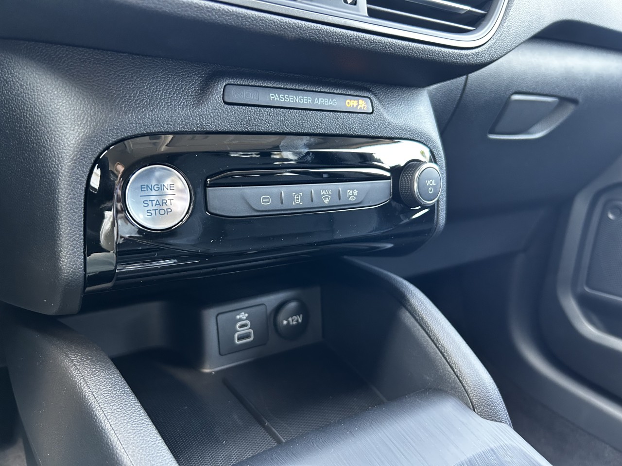 2025 Ford Escape PHEV Main Image