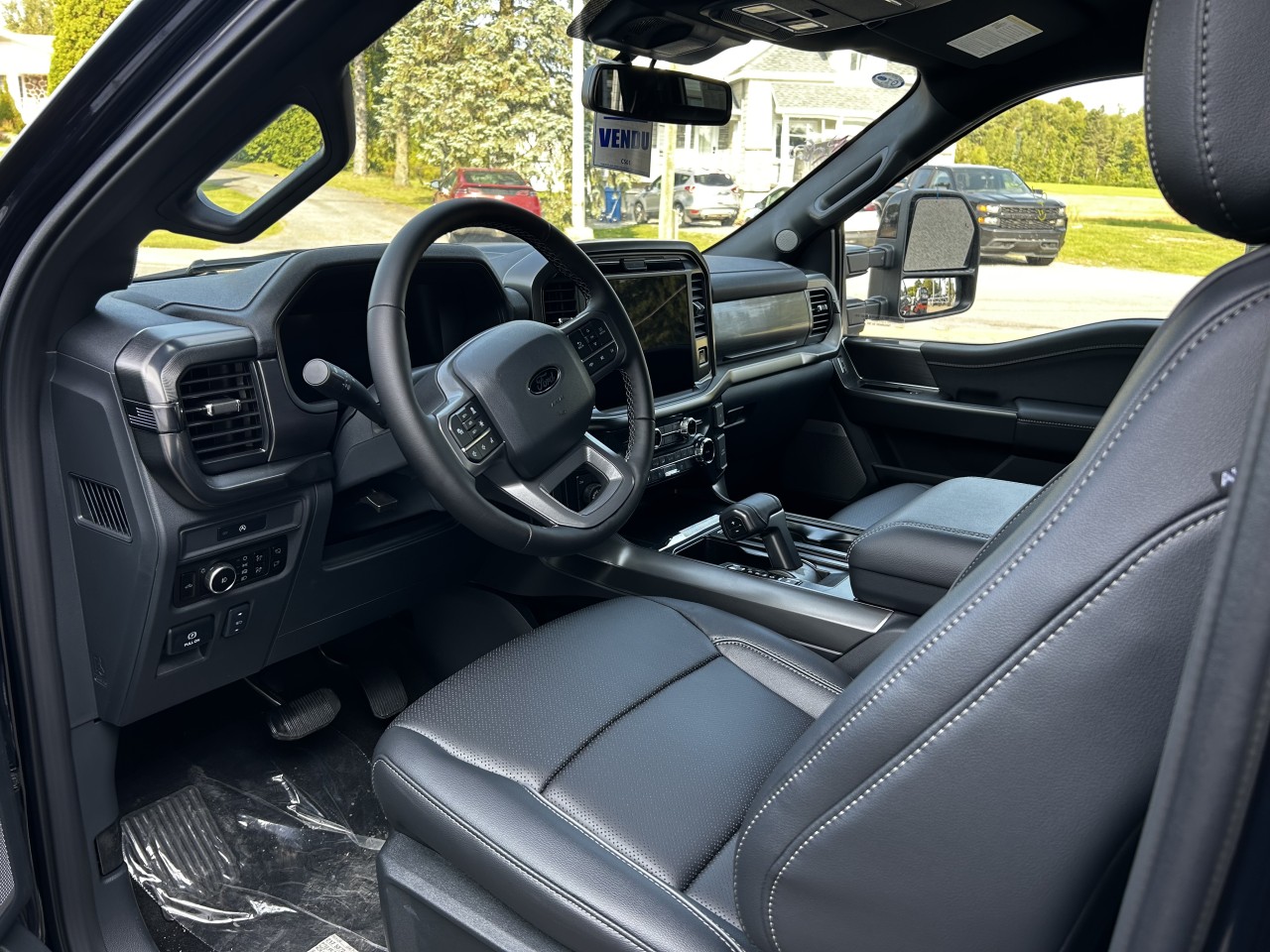 2025 Ford F-150 LARIAT Main Image