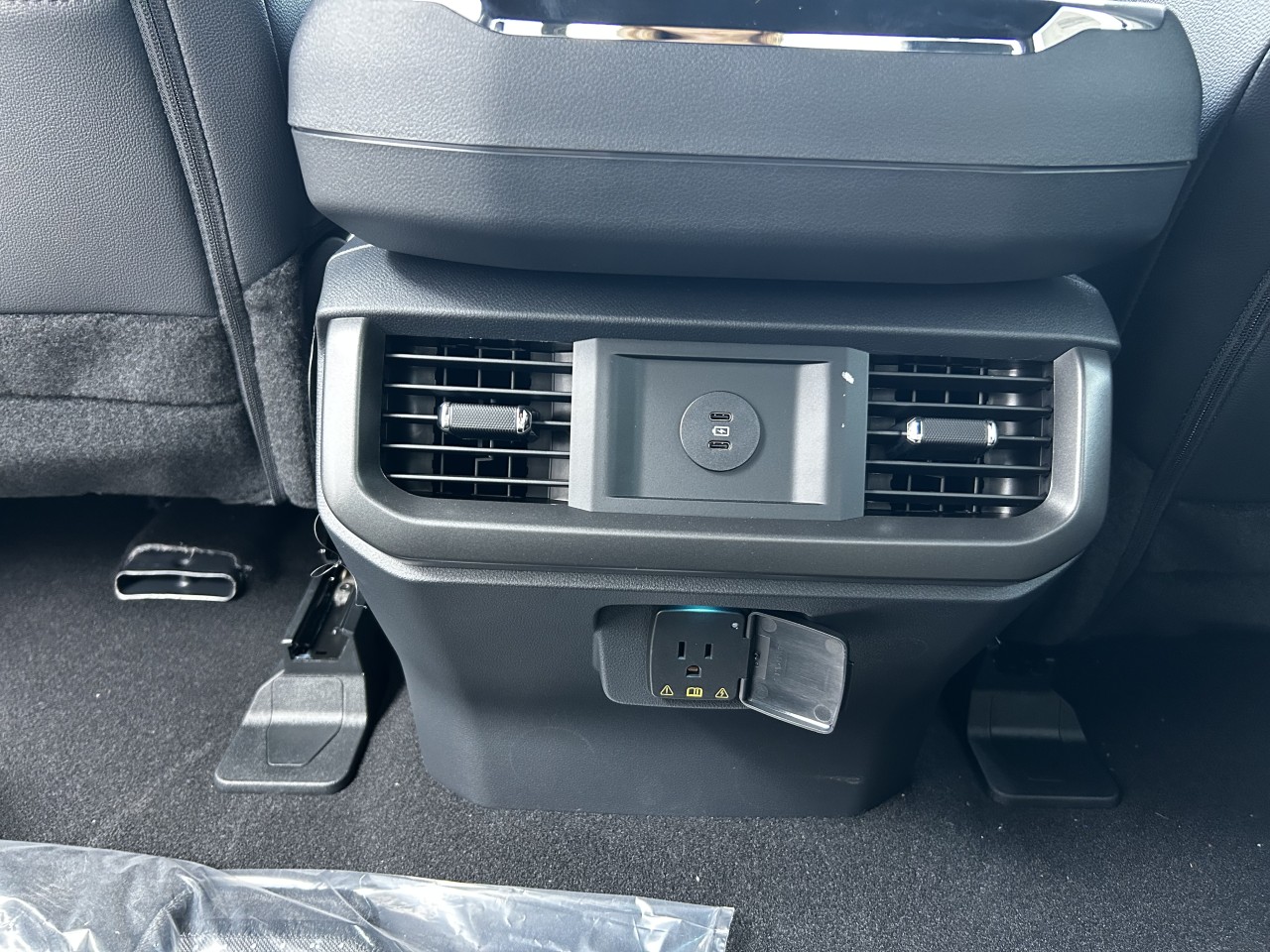 2025 Ford F-150 LARIAT Main Image