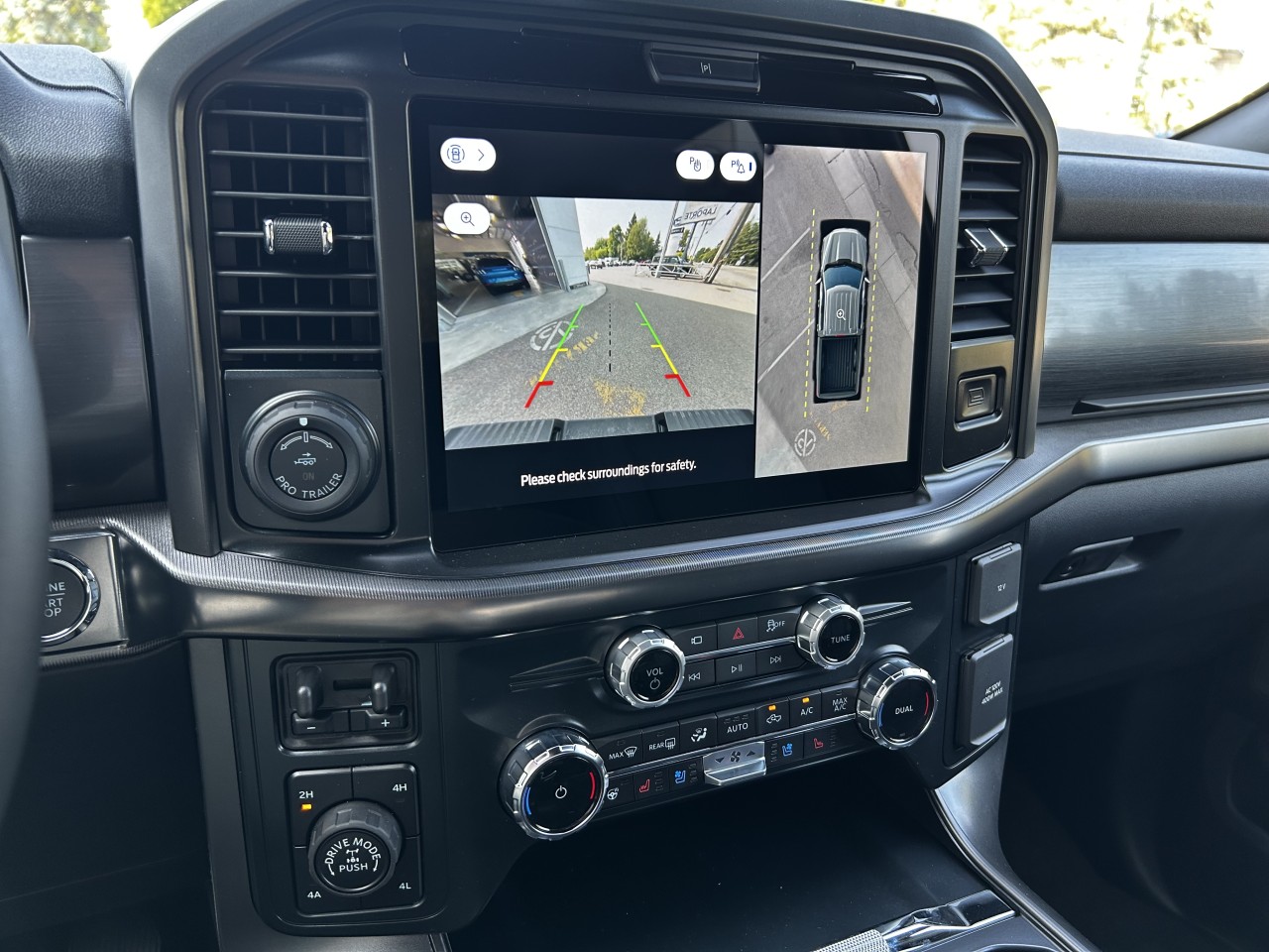 2025 Ford F-150 LARIAT Main Image