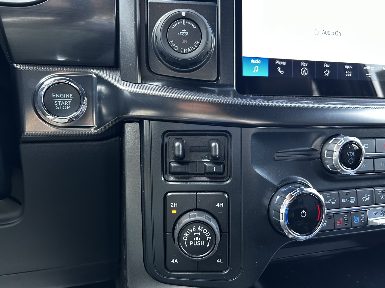 2025 Ford F-150 LARIAT Main Image