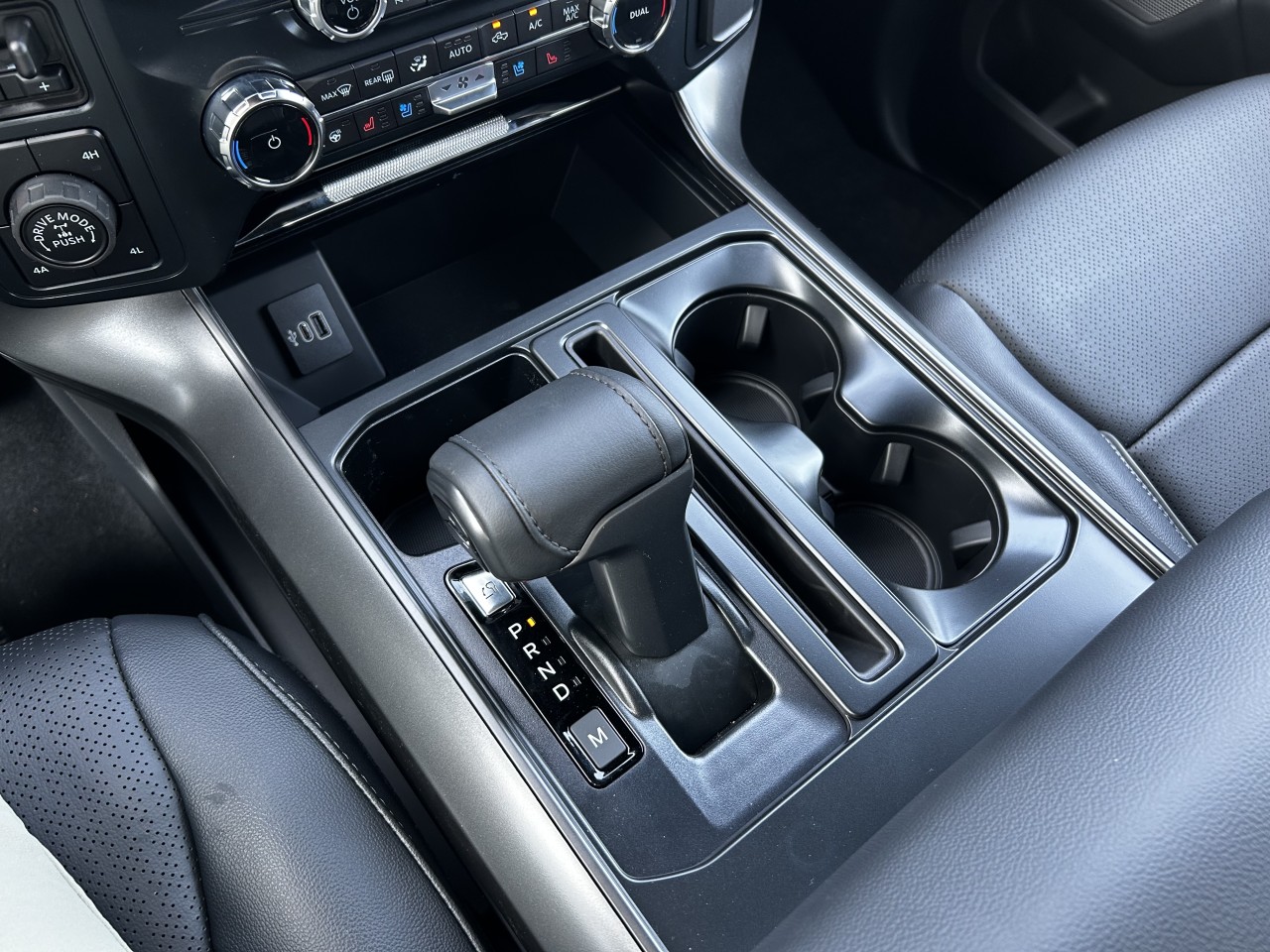 2025 Ford F-150 LARIAT Main Image