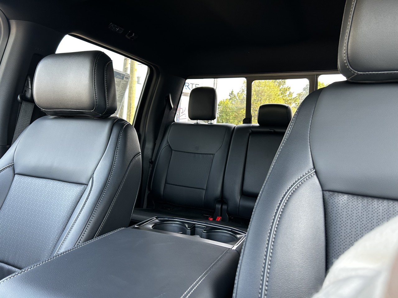 2025 Ford F-150 LARIAT Main Image