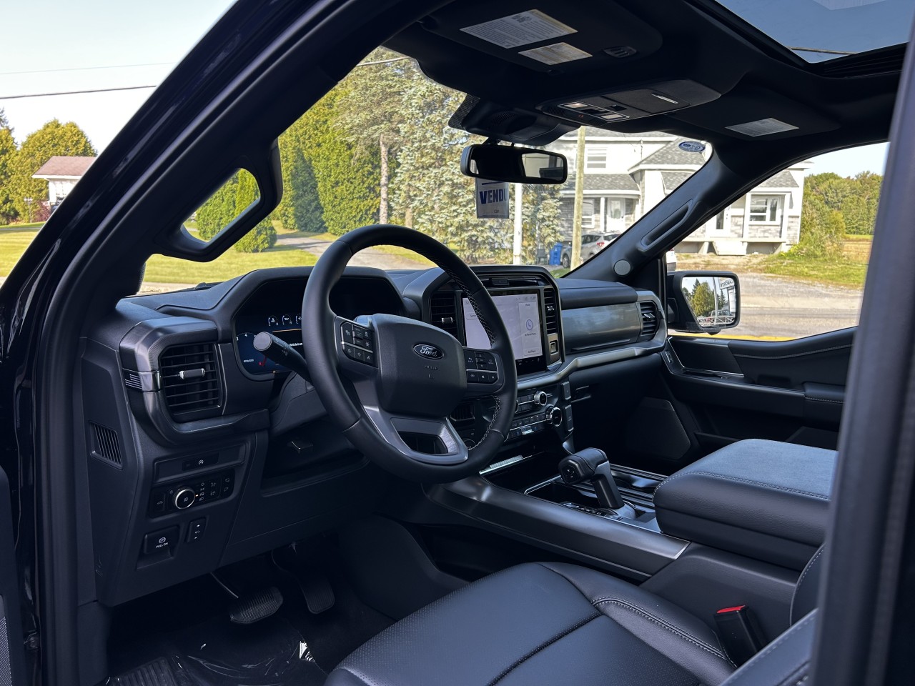 2025 Ford F-150 LARIAT Main Image