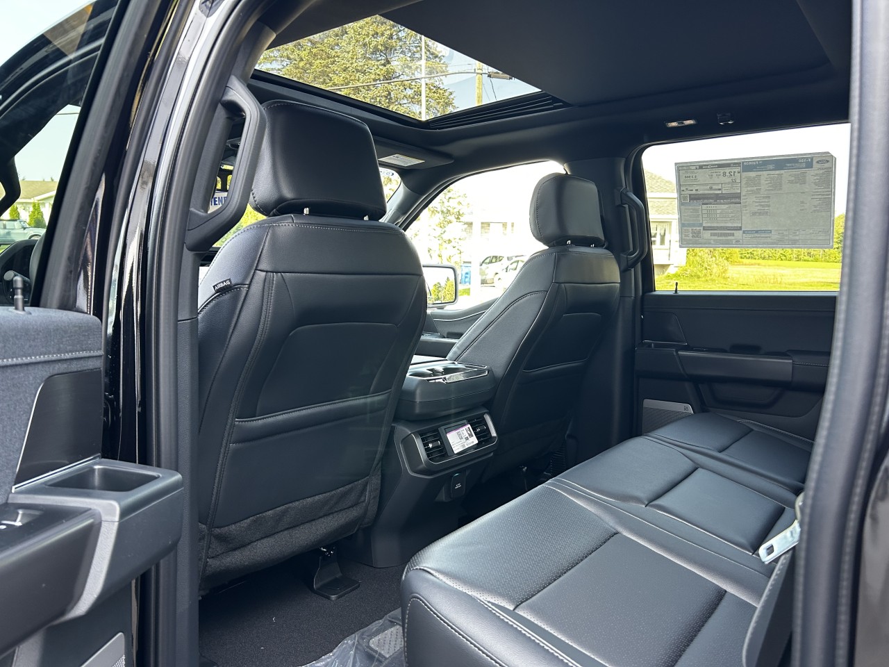 2025 Ford F-150 LARIAT Main Image