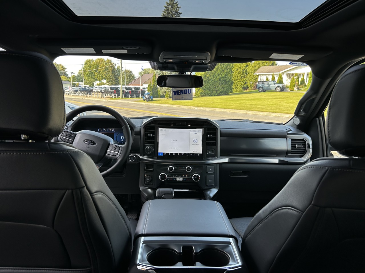 2025 Ford F-150 LARIAT Main Image