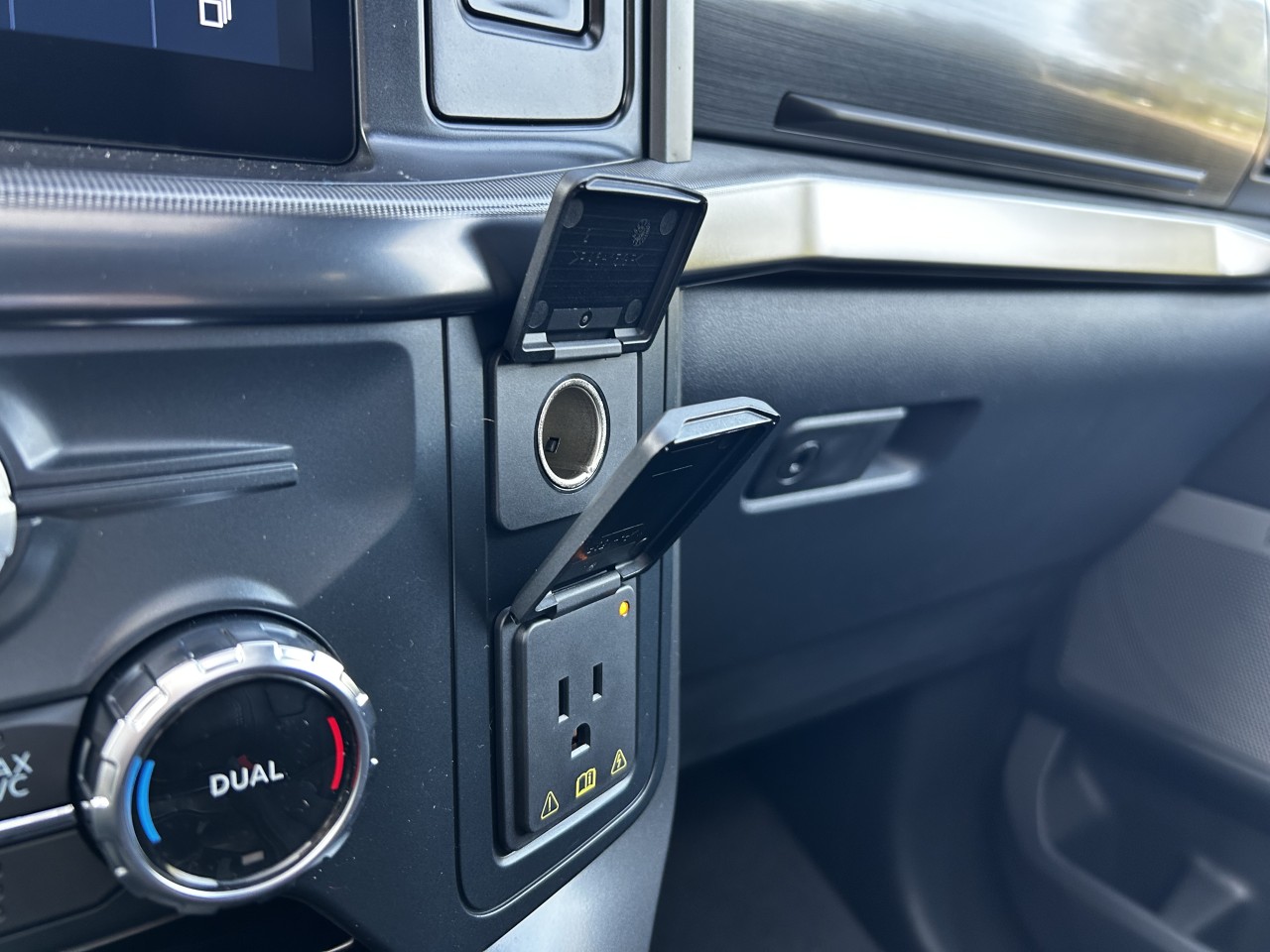 2025 Ford F-150 LARIAT Main Image