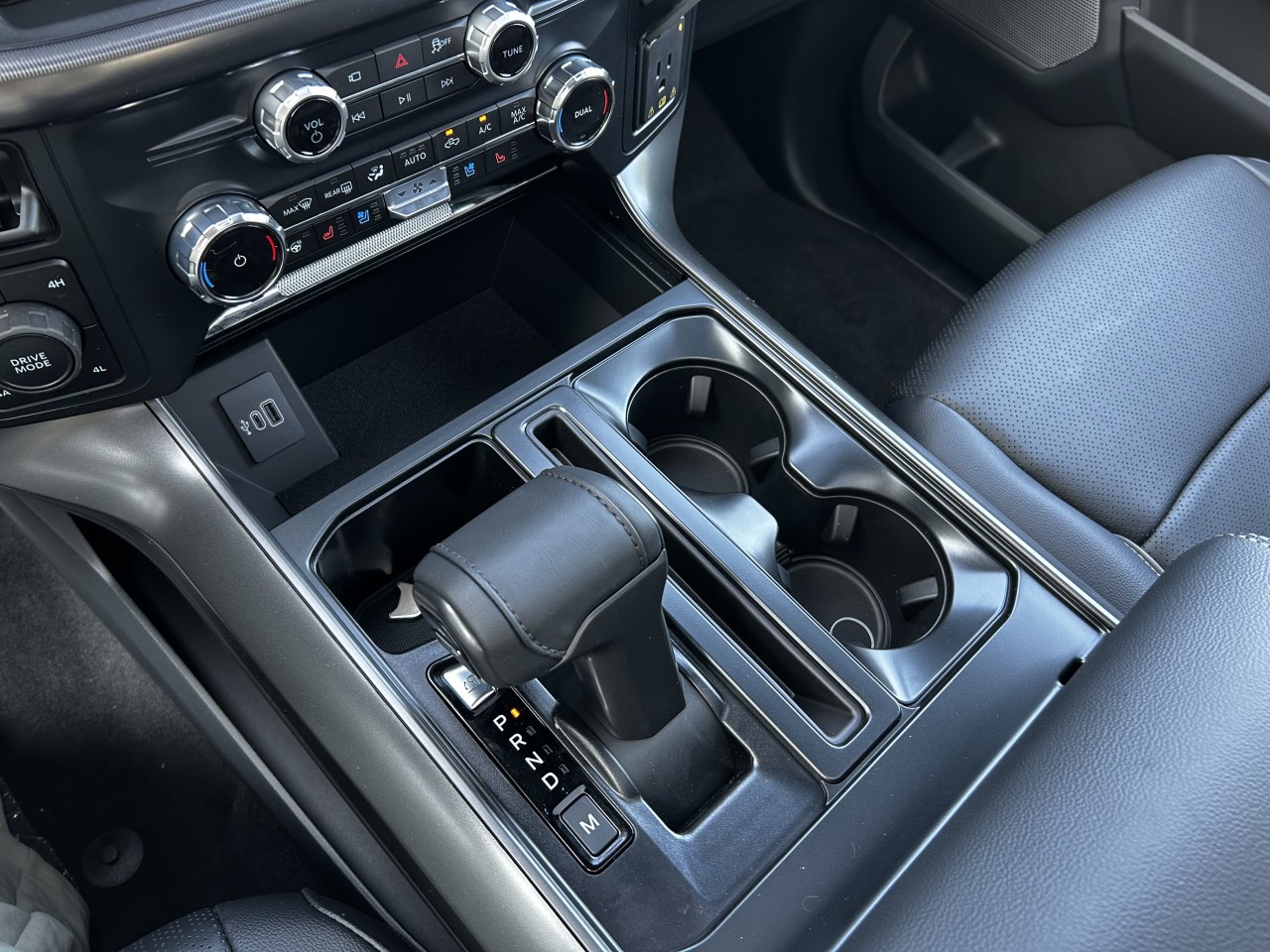 2025 Ford F-150 LARIAT Main Image