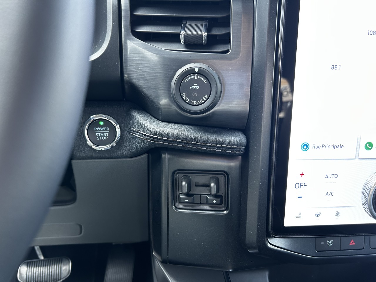2025 Ford F-150 Lightning FLASH 4X4 Main Image