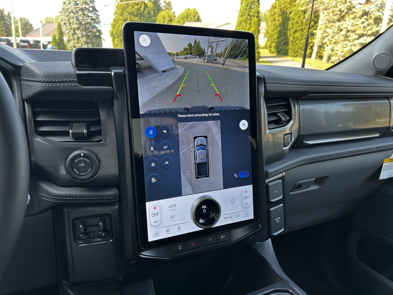 2025 Ford F-150 Lightning FLASH 4X4 Main Image
