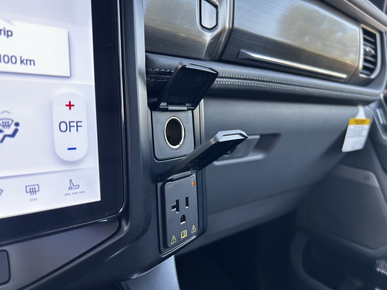 2025 Ford F-150 Lightning FLASH 4X4 Main Image