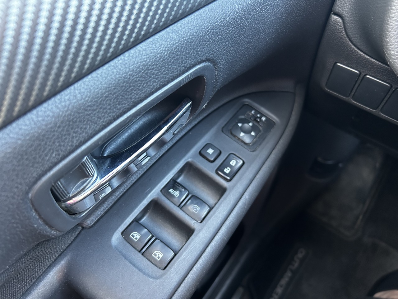 2016 Mitsubishi Outlander SE Main Image