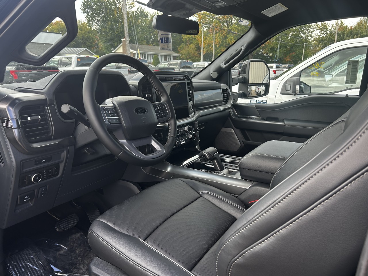 2025 Ford F-150 LARIAT Main Image