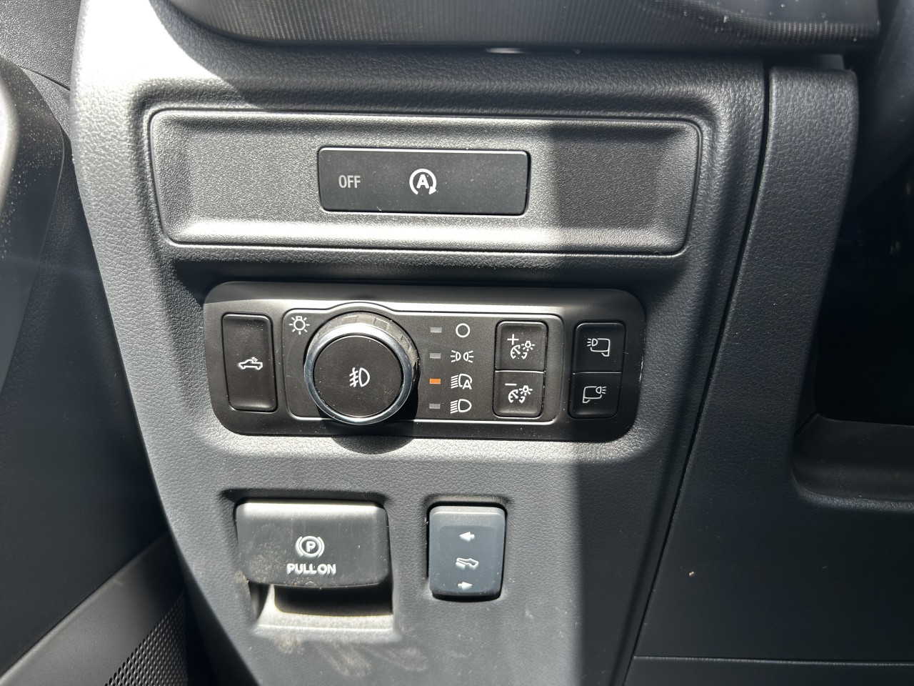 2025 Ford F-150 LARIAT Main Image