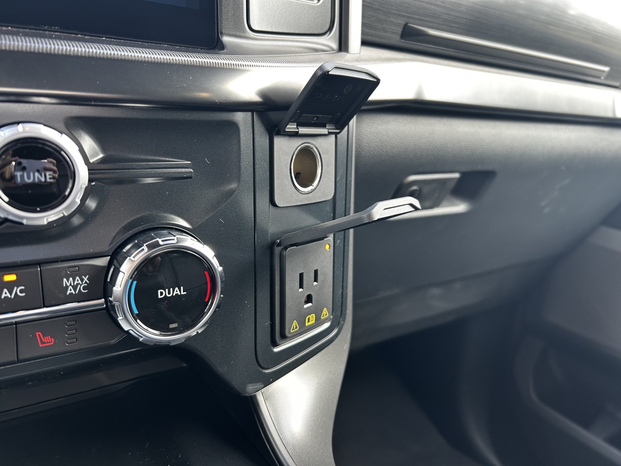 2025 Ford F-150 LARIAT Main Image