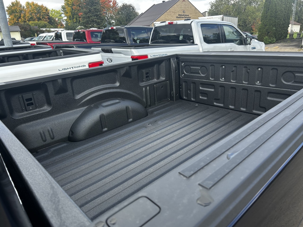 2025 Ford F-150 LARIAT Main Image