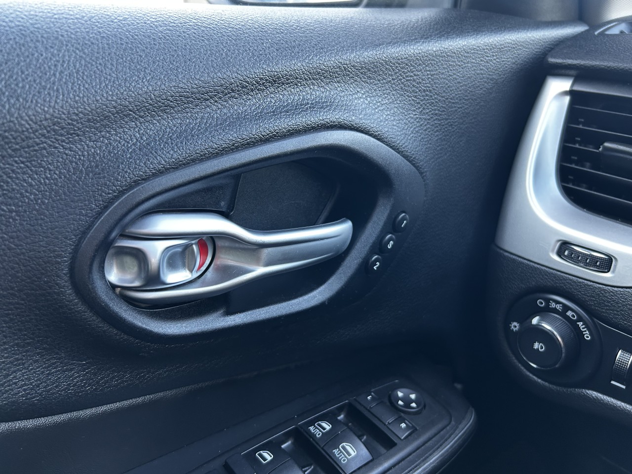 2015 Jeep Cherokee Trailhawk Main Image