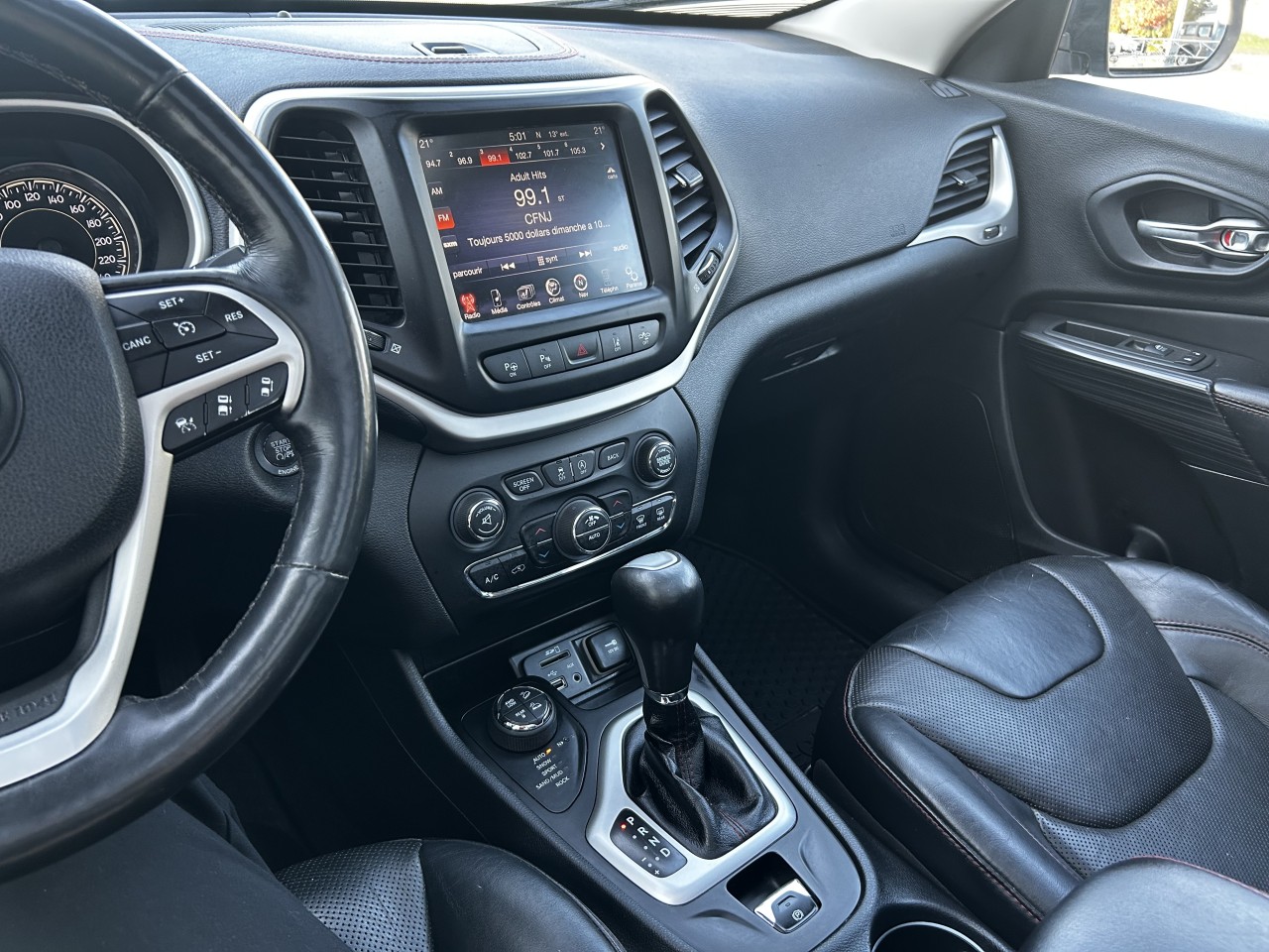 2015 Jeep Cherokee Trailhawk Main Image