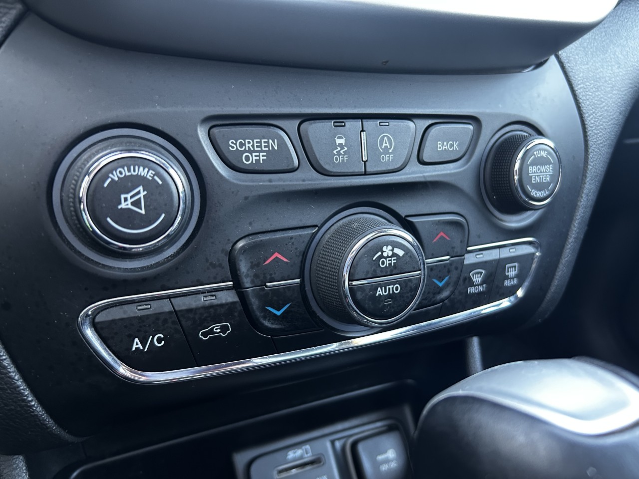 2015 Jeep Cherokee Trailhawk Main Image