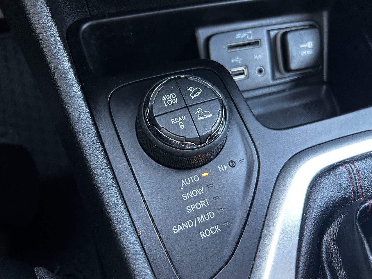 2015 Jeep Cherokee Trailhawk Main Image