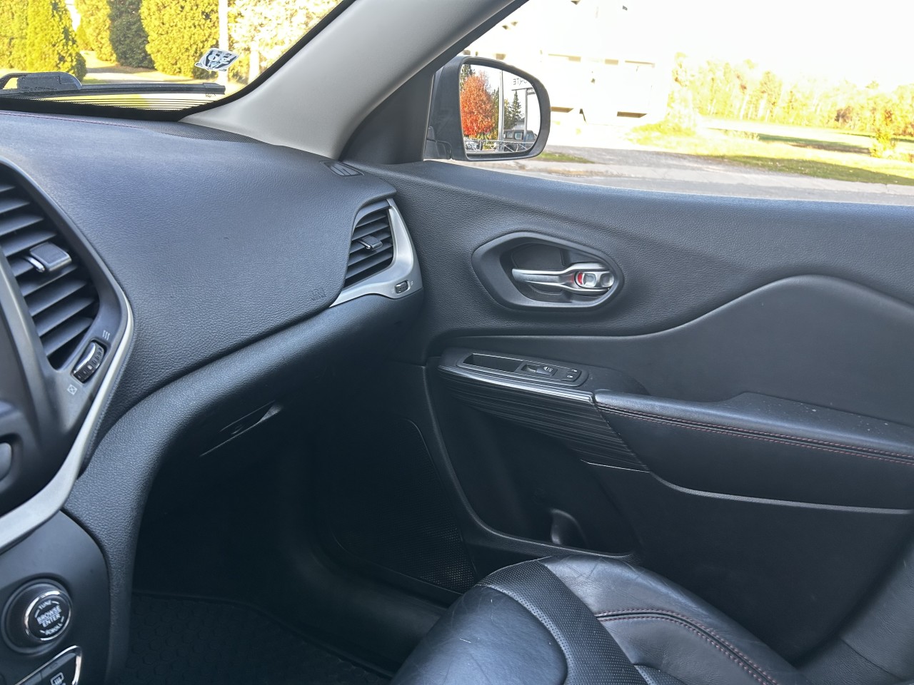 2015 Jeep Cherokee Trailhawk Main Image