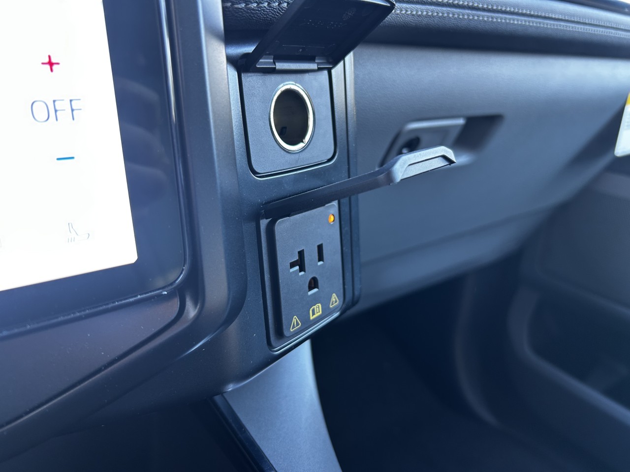 2025 Ford F-150 Lightning FLASH Main Image