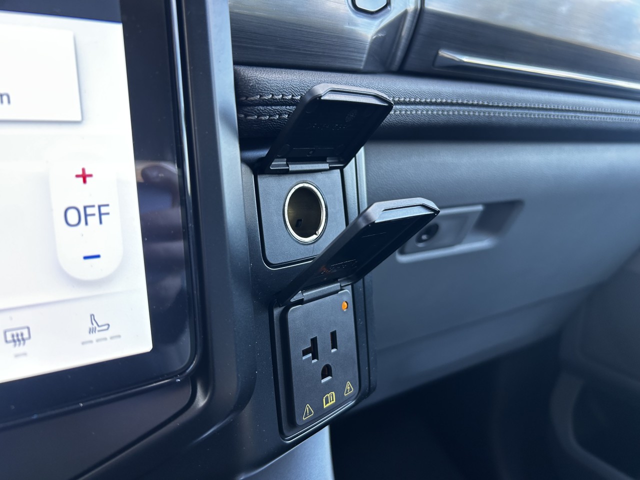 2025 Ford F-150 Lightning FLASH Main Image