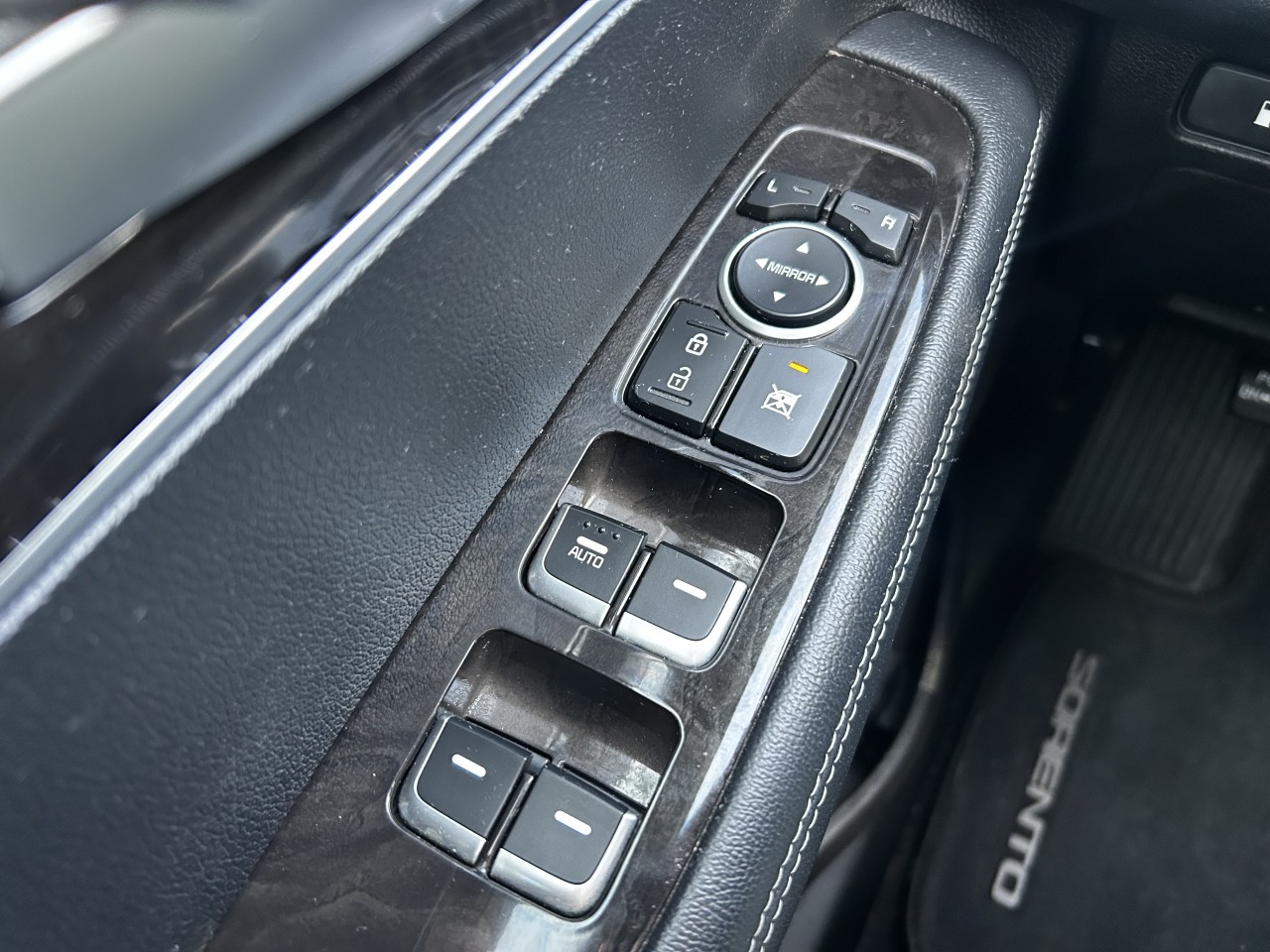 2016 Kia Sorento 2.4L LX Main Image