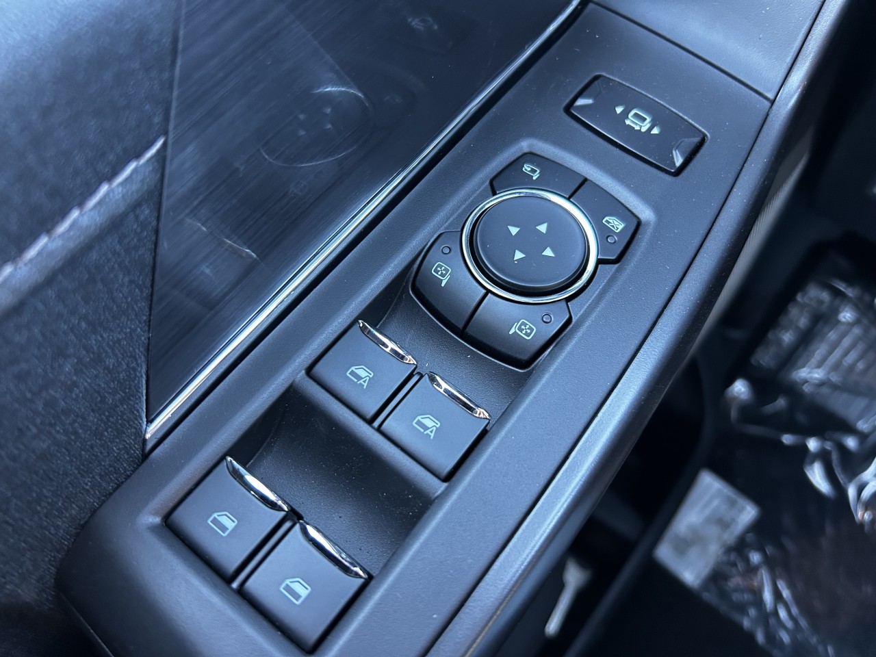 2025 Ford F-150 LARIAT Main Image