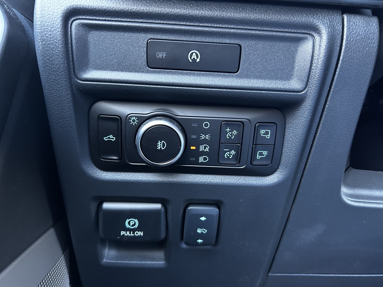 2025 Ford F-150 LARIAT Main Image