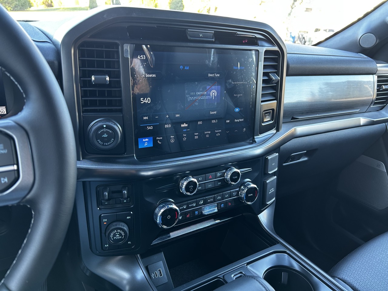 2025 Ford F-150 LARIAT Main Image