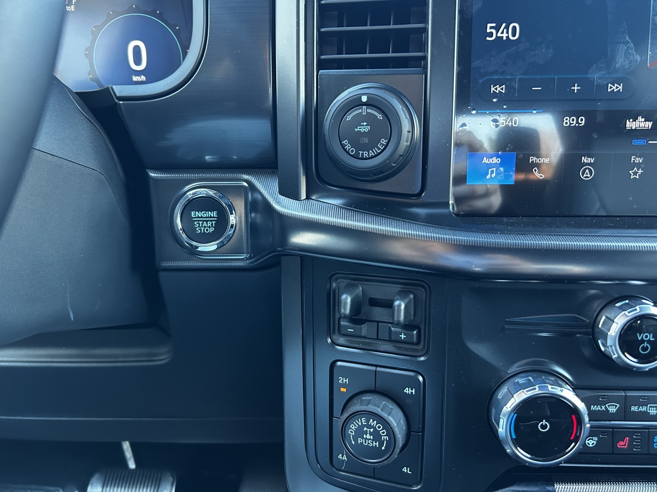 2025 Ford F-150 LARIAT Main Image