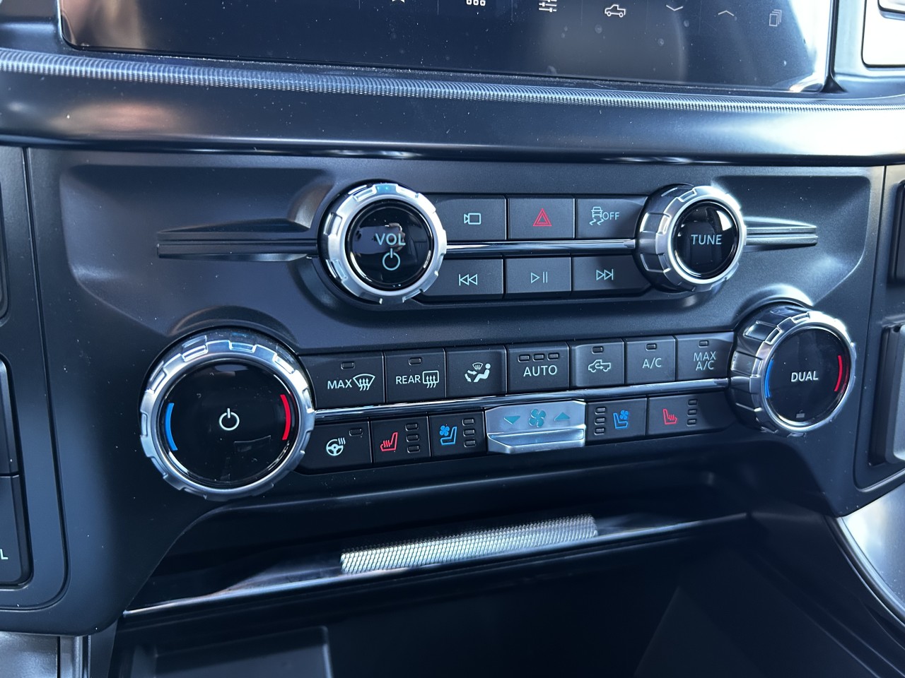 2025 Ford F-150 LARIAT Main Image