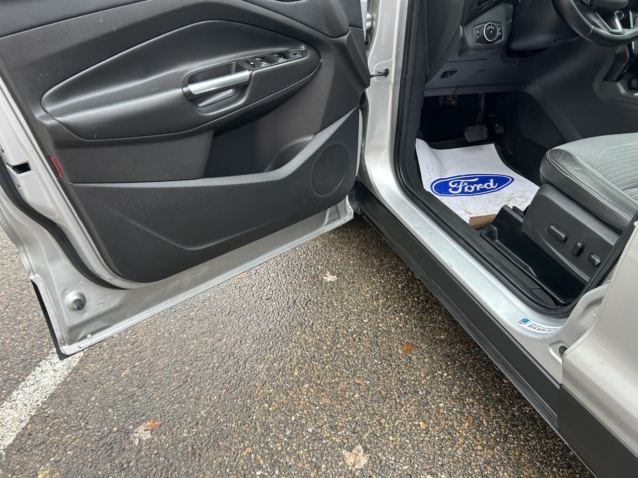 2017 Ford Escape Titanium Main Image