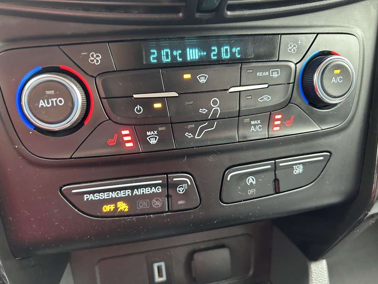 2017 Ford Escape Titanium Main Image
